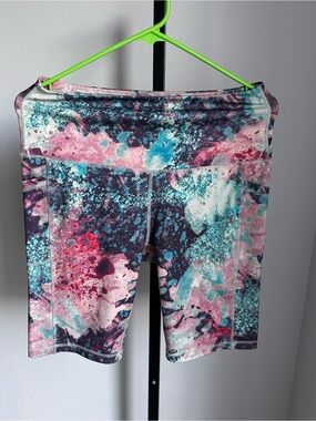 Leg end large shorts with pockets
